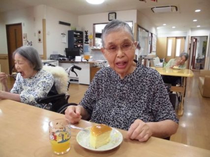 ≪特定≫ご家族さまからケーキをいただきました