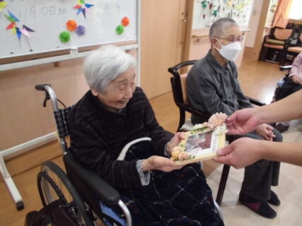 お誕生をお祝いです