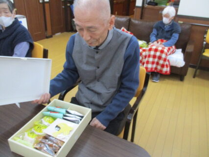 ご友人より美味しいお届け物です